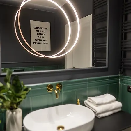 Manufaktura Modern Classic Apartment