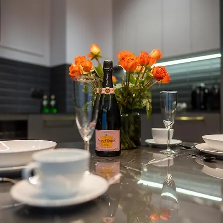 Manufaktura Modern Classic Apartment